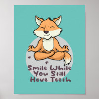 Raposa engraçada Kawaii sorrindo e fazendo poses d