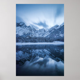 Poster Reflexo das majestosas montanhas no lago Fusine, I