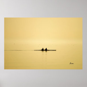 Poster remar ao anoitecer