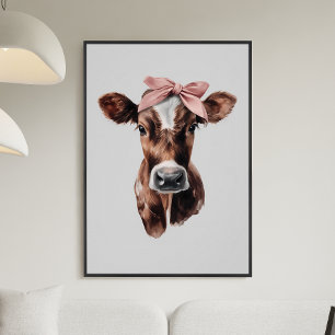 Pôster Retrato de Vaca Marrom e Branca com Laço Rosa Fofi