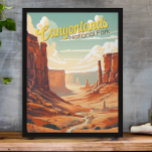 Poster Retro de Ilustração do Parque Nacional Canyonlands<br><div class="desc">Design de arte vetorial de Canyonlands. O parque é conhecido por sua dramática paisagem desértica esculpida pelo Rio Colorado. A ilha no Céu é uma mesa imensa,  plana,  com uma visão panorâmica.</div>