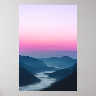Poster Rio de nevoeiro que atravessa montanhas ao nascer