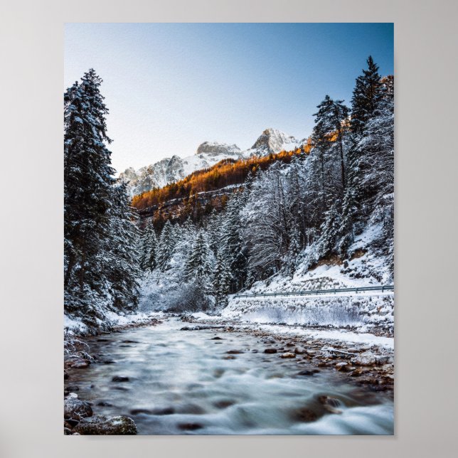 Poster Rio outono e inverno, floresta e montanhas (Frente)