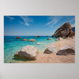 Poster Rochas na praia de Cala Mariolu na Sardenha, Itáli