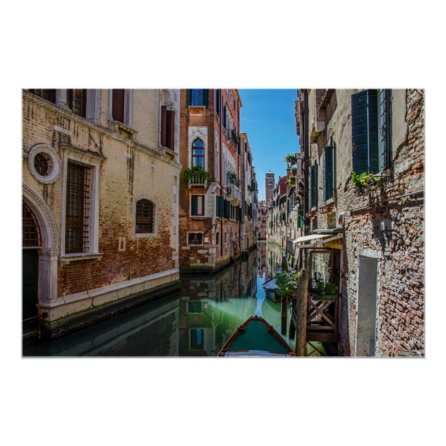 Pôster Rua estreita com canal em Veneza (Frente)
