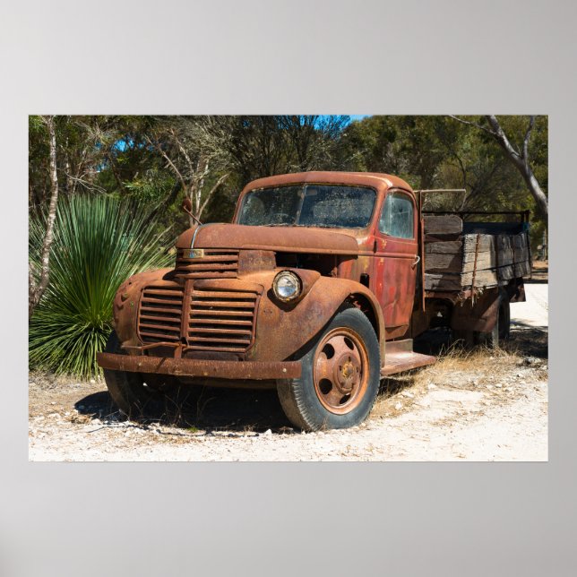 Poster Rusty old truck abandoned in outback Australia. (Frente)