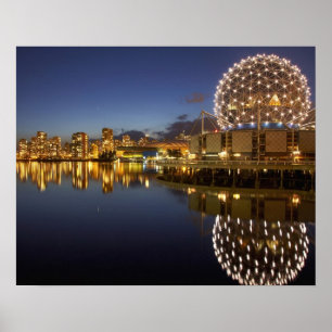 Pôster Science World e CBD refletidos em False Creek,