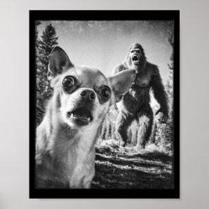 Poster Selfie Engraçado de Chihuahua com Bigfoot Sasquatc