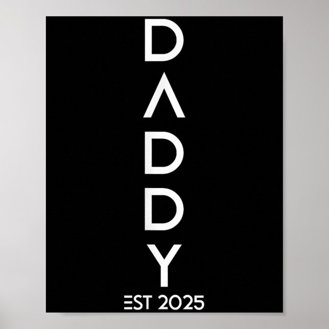 Poster Shirt Daddy Est 2025 New Dad Baby Reveal Gift Tee  (Frente)