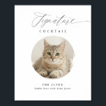 Poster Signature Cocktail Sinal Foto Pet Foto Elegante<br><div class="desc">Signature Cocktails Elegante com seu retrato fotográfico de Pet: este moderno e divertido cartaz de bebidas de casamento apresenta caligrafia romântica e uma foto do seu animal de estimação. Esta versão é para um animal de estimação solteiro.</div>