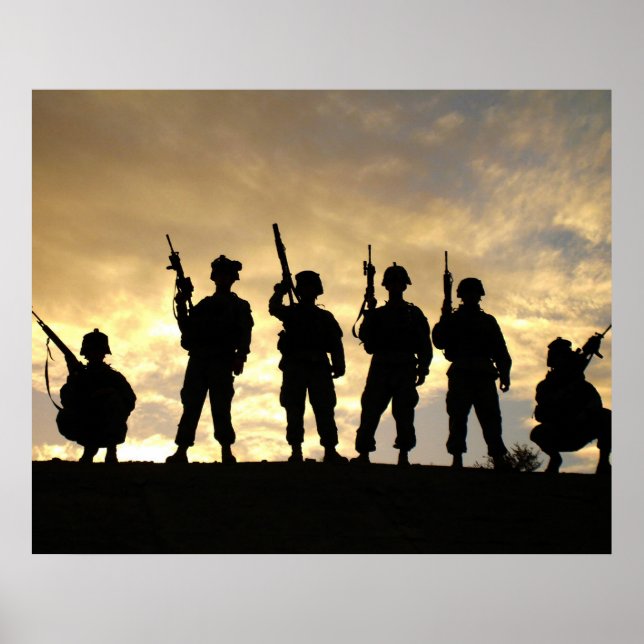 Pôster Silhouette of Soldiers in 1011 Airborne Division (Frente)
