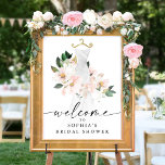 Poster Sinal de boas-vindas do Chá de panela Floral Blush<br><div class="desc">Este belo design apresenta um buquê de lindas flores de blush envoltas em um vestido elegante de casamento e uma fonte moderna (cor editável). Veja a coleção inteira para mais itens correspondentes! Assista ao nosso vídeo "How to Edit in Zazzle" (Como editar no Zazzle) em YouTube.com/CreativeUnionDesign</div>