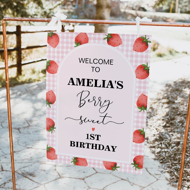 Pôster Sinal de boas-vindas do primeiro aniversario Gingh (Modern pink and red our berry sweet 1st birthday welcome sign strawberries and pink gingham pattern)
