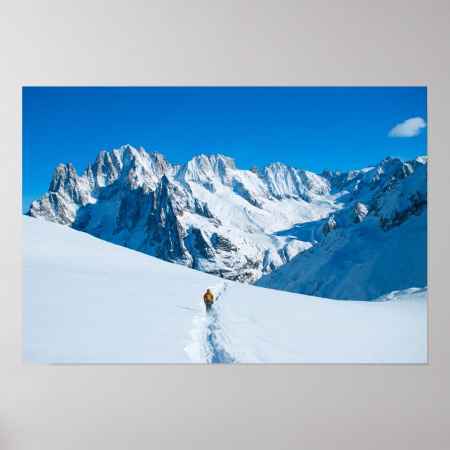 Poster Skier em Snowy Mountain Vista (Frente)