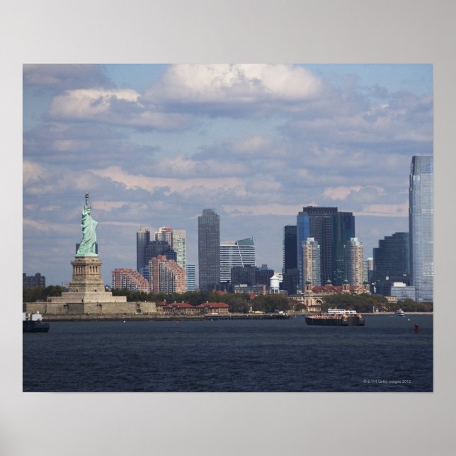 Pôster Skyline com Estátua da Liberdade (Frente)