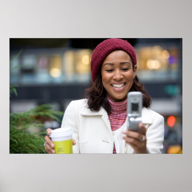 Pôster Smiling Business Woman with Cell Phone (Frente)