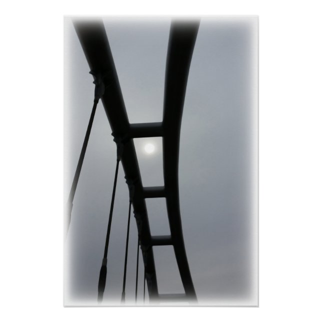 Pôster Sol branco sobre a ponte (Frente)