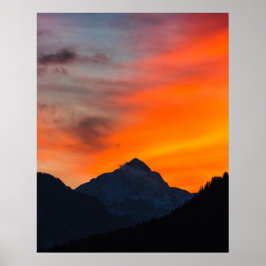 Poster Sol vibrante e atordoante atrás da montanha