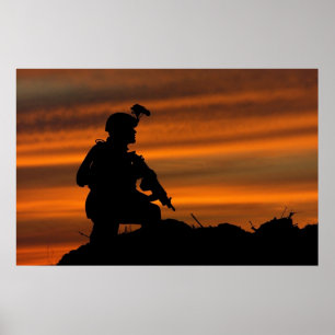 Poster Soldado conduzindo patrulha