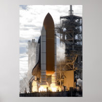 Space Shuttle Atlantis levanta 17
