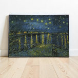 Poster Starry Night no Rhone, Vincent van Gogh<br><div class="desc">Starry Night (setembro de 1888), vulgarmente conhecida como Starry Night Over the Rhone, é uma das pinturas de Arles de Vincent van Gogh à noite. Foi pintado no banco do Ródano que foi apenas uma caminhada de um ou dois minutos da Casa Amarela no Place Lamartine, que Van Gogh estava...</div>