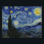 Poster Starry Night, Van Gogh Santo da cidade francesa Re<br><div class="desc">Uma cidade francesa "Remy Santo" está em chamas com a luminescência de estrelas numa noite estelar azul. Luz estelar sobre a cidade com nuvens,  estrelas e lua amarela brilhante na meia-noite. Vintage post impressionista pintado pelo pintor francês Vincent Van Gogh.</div>