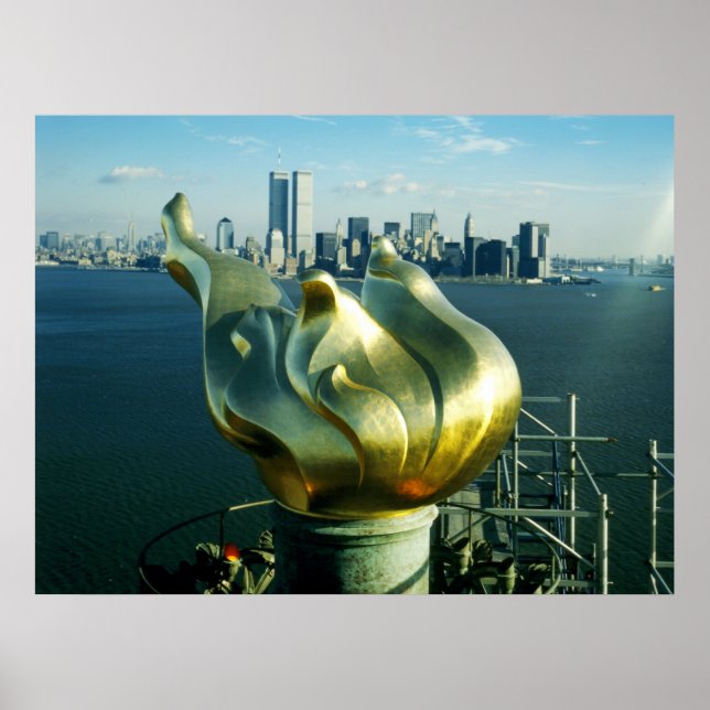 Pôster Statue of Liberty's Flame and Manhattan Skyline (Frente)