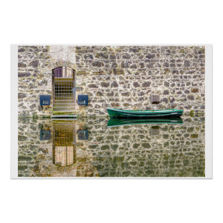 Pôster Stille Begegnung – Boot vor alter Mauer