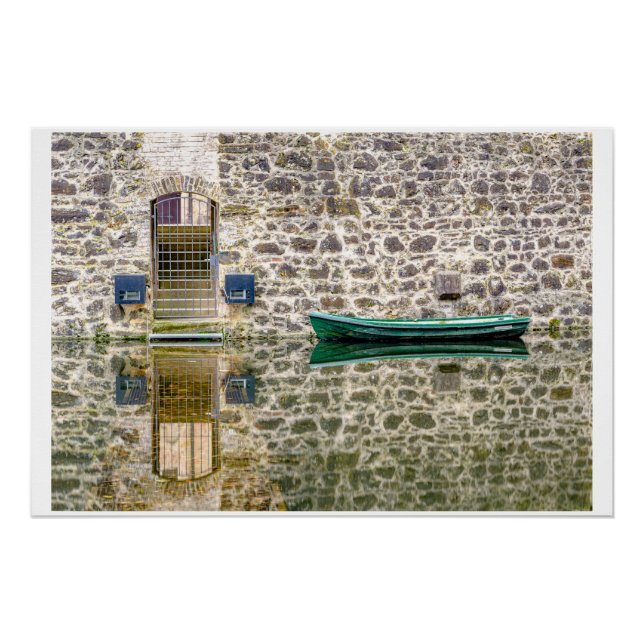 Pôster Stille Begegnung – Boot vor alter Mauer (Frente)