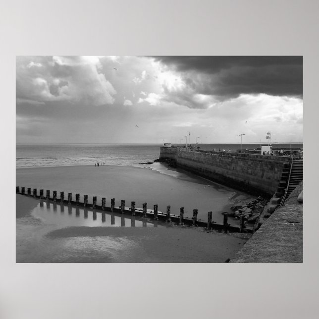 Pôster Stormy Bridlington (Frente)