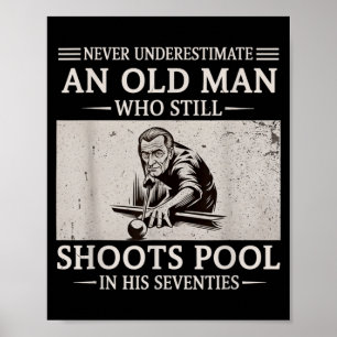 Poster Subestimar um Homem Velho Atira ol nos Anos Setent