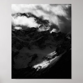 Poster Sun shining on majestic mountain