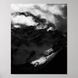 Poster Sun shining on majestic mountain