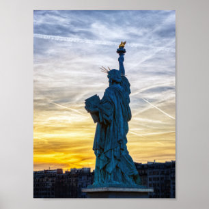 Poster Sunset sobre Réplica da Estátua da Liberdade em Pa