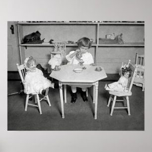 Poster Tea party com Boneca, 1923. Foto do vintage