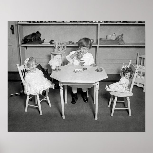Poster Tea Party with Dolls, 1923. Vintage Photo (Frente)