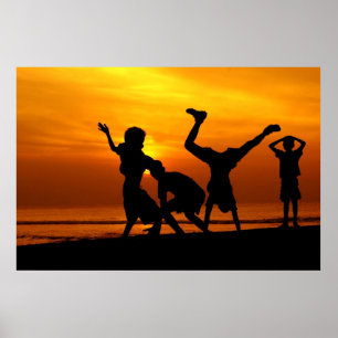 Poster Tendo o divertimento no por do sol