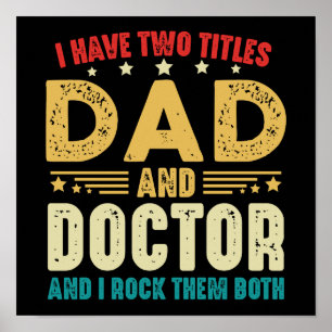 Poster Tenho Dois Títulos De Pai E Dia de os pais Médico