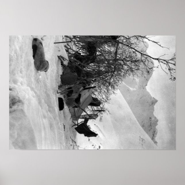 Poster Tensão e pertences do Explorer no local do acampam (Frente)