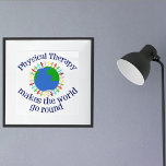 Poster Terapia física faz o mundo girar<br><div class="desc">Terapia física faz o mundo girar. Um presente fisioterapeuta bonito com uma citação inspiradora para um PT.</div>