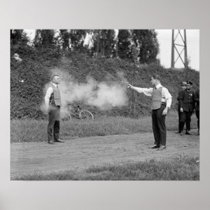 Pôster Testando Colete à Prova de Balas, 1923. Foto Antig