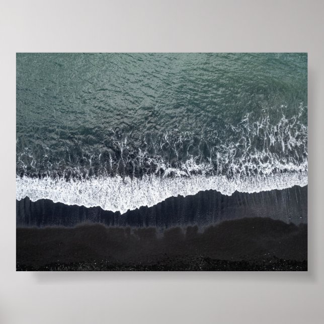 Poster The black beach in Iceland (Frente)