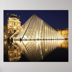 Poster The night view of the glass Pyramid of Musee du