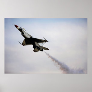 Pôster Thunderbird 6 executa uma passagem lenta