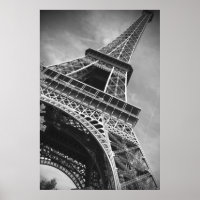 Torre Eiffel Preta e Branca Vista de Baixo