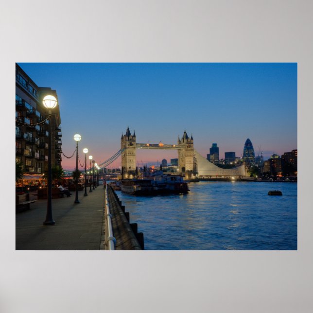 Poster Tower Bridge no pôr do sol em Londres Inglaterra (Frente)