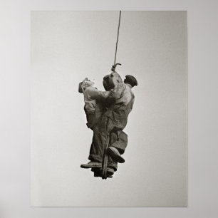 Poster Trabalhadores Levantados por Guindaste, 1935. Foto