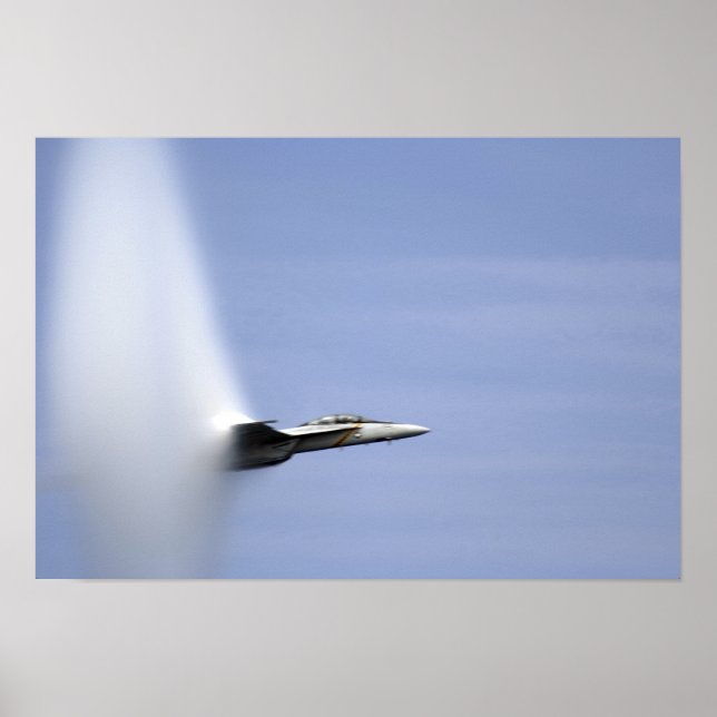 Poster Um F/A-18E Super Hornet alcança a velocidade de ta (Frente)
