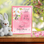 Poster Um Pequeno Coelhinho Está A Caminho Do Chá de fral<br><div class="desc">"Um Pequeno Coelhinho Está A Caminho",  design de chá de fraldas composto de  rosa para meninas,  de Designs de Corações de Férias.</div>