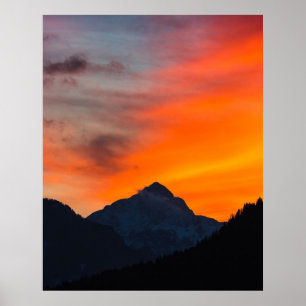 Poster Um pôr do sol vibrante e impressionante atrás da